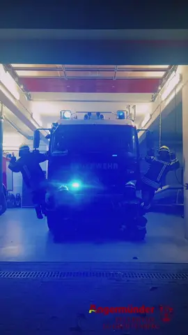Wir bringen die Stimmung zum Lodern 🔥 Like das Video, wenn ihr auch Feuer und Flamme seid!  Denn euer Like bedeutet mehr als „Gefällt mir“ - es ist die Anerkennung für das Ehrenamt 🚒💪🏼 © Alle Bilder, Videos & Texte sind urheberrechtlich geschützt. Eine Kopie oder Wiederverwendung von Dritte, bedarf eine schriftliche Genehmigung der Freiwilligen Feuerwehr Greiffenberg!  #vibe #fyp #trend #firefighter #ehrenamt 