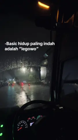 sinau legowo nompo kenyataan, mergo ora kabeh kudu berpihak ning awkmu🙌🏻 #cititrans #cititransindonesia #cititransbusline #hanyapegawaijalanan 