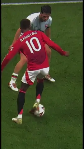 we fell in love in October x on one tonight x rashford ⚽️🏴󠁧󠁢󠁥󠁮󠁧󠁿 #manchesterunited  #barcelona  #marcusrashford  #10  #14