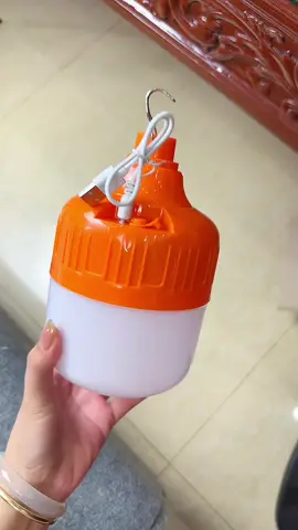 Khi nào mất điện thì mình lấy ra mình xài .bóng đèn tích điện 150-200w mà giá chỉ 48-54k miễn ship #phuonggiadung7 #xuhuong #dentichdien #bongdentichdien #bongtichdien 