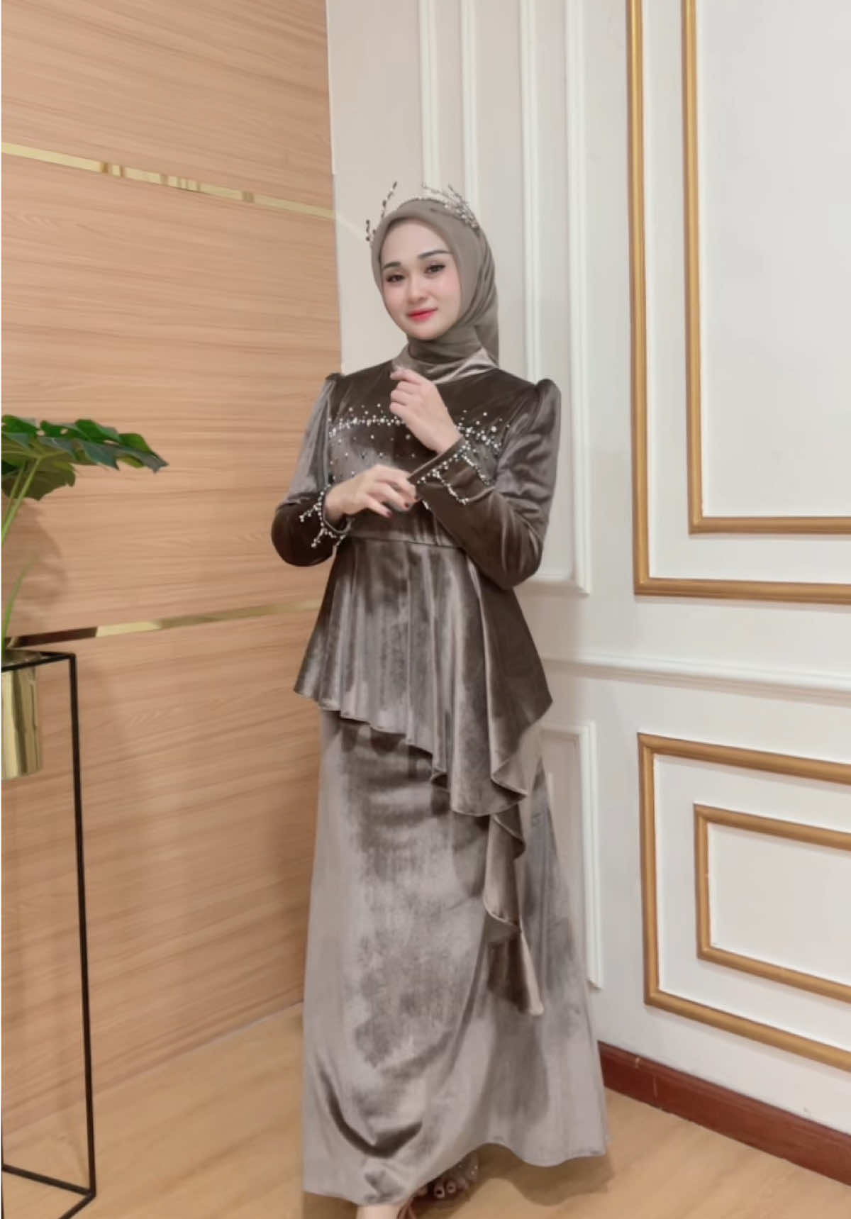 Faiqa gamis bludru 🪻#farlyfashion #fyppppppppppppppppppppppp #fypage #viraltiktok #fyp 