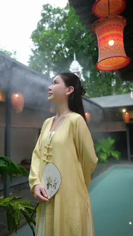 Tất cả mọi sự trên đời này Đều chỉ có một tác dụng duy nhất Có một ý nghĩa duy nhất Đó là, để xem: 