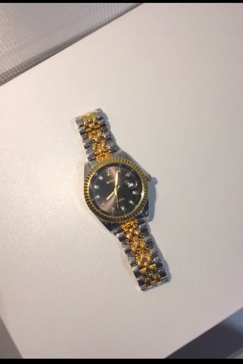 Silver and a touch of gold! 😎 #watch #menswatch #watches #waterproofwatch #czlfashionstore 