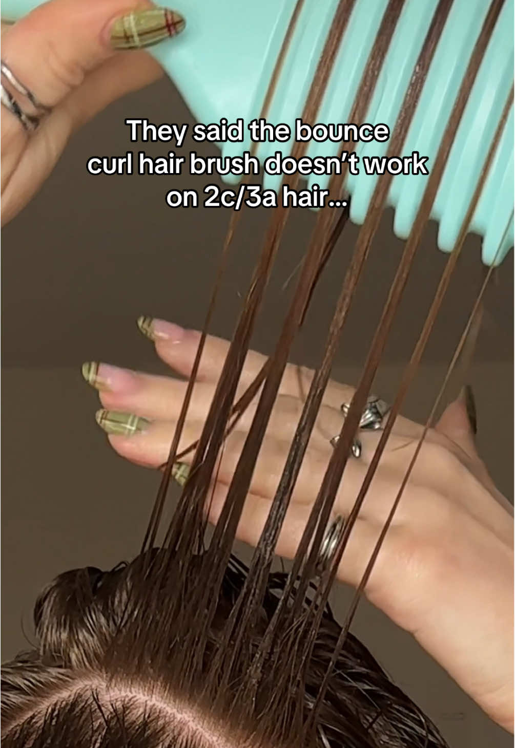 Does the bounce curl hair brush work on 2a 3c curls? I use the fake bounce curl brush and my hair always turns out super bouncy and defined 🥹💕 curl hair brush • how to brush style curly hair • bounce curls routine • curly hair styling tutorial • brush styling results • mousse for curly hair • defined curls tutorial #hairstyling #hairtips #curlyhairroutine #curlyhairtips #curlygirl 
