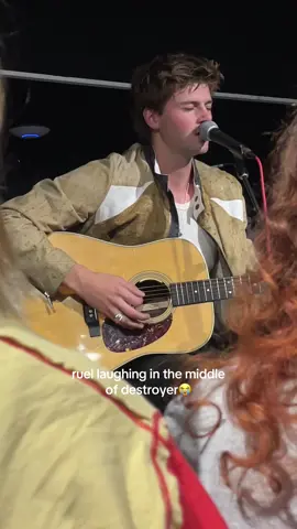 laughing in the middle of this sad ass song😭 #ruel #kickingmyfeet #concert #nyc @Ruel @teamoneruel 