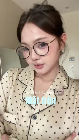 Kính tai mèo cho team mặt tròn nè #kinhmatanna #annaeyeglasses 