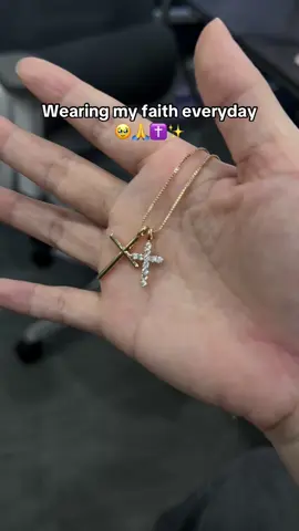 Double cross necklace ✝️✨#crossnecklace #jesuslovesyou #christianjewelry #tiktokmademebuyit #fyp 