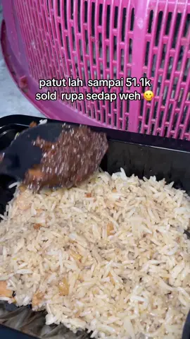 hehe sorg korg nasi goreng dh sold so tkde la bag kuning🥹 ad sambal hitam je 🥰