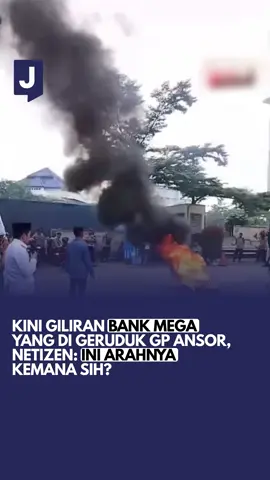 GP Ansor Kota Bogor menggelar aksi boikot terhadap Bank Mega, anak perusahaan PT Trans Corp, di depan kantor cabang Paledang, Bogor, Senin 20 Oktober 2025. Aksi ini diikuti ratusan santri dan kader GP Ansor sebagai bentuk protes terhadap dugaan penghinaan terhadap kyai dan santri melalui tayangan program Trans7. Koordinator aksi, Abdulloh Haris, menyebut tayangan tersebut telah melukai marwah pondok pesantren. Massa menuntut agar Bank Mega menghentikan sementara operasionalnya hingga ada klarifikasi resmi dari pihak Trans Corp. Dalam aksinya, massa membakar ban bekas dan menutup sebagian jalan di kawasan Paledang. Polisi diterjunkan untuk mengamankan jalannya demonstrasi agar tetap kondusif. Publik kini menunggu tanggapan resmi dari pihak Bank Mega dan Trans Corp, sementara tekanan dari masyarakat pesantren terus meningkat agar kasus ini diselesaikan secara terbuka dan adil. . . #Jangkar #MediaJangkar #MediaJangkarIndonesia #JangkarID #MenjagaKeseimbangan     