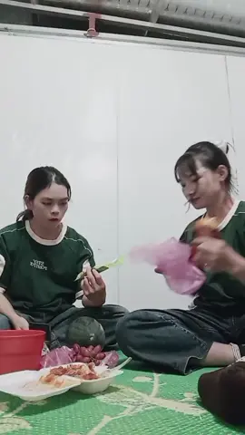 đi làm mệt vẫn luôn có nhau  như thế cũng hết mệt rồi  chịemtacứthếthooihẹhẹ #22TuyênQuang #EmThảo #xuhuongtiktok #thatym❤️❤️ @Lặng Thầm 
