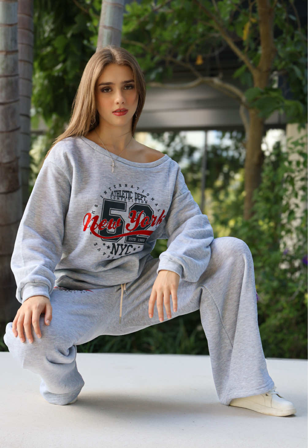 A little over a month and I’m back in NYC!  This will be the first time I have been to NY for “fun”. I am so excited to see all of the amazing Christmas decorations!   If you have been or live there please tell me what I can’t miss!  Love you lots, 💛 Lex Sweatsuit:@RoseSeek @roseseekofficial  #livinglifewithlex #comfyfit #teeninfluencer #teenfashion #nyc 