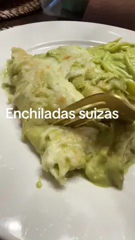 Enchiladas suizas #enchiladas #mexicanfood #easydinnerideas 