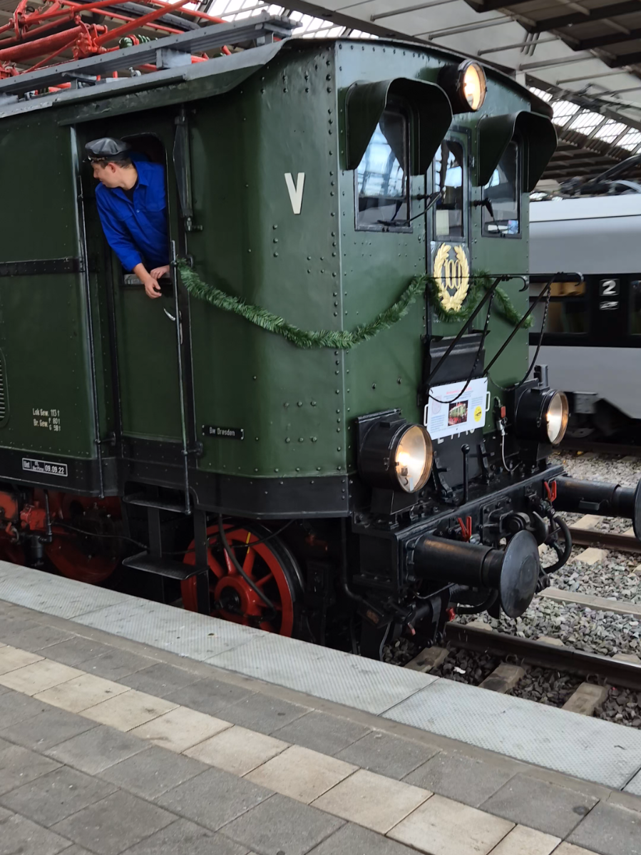 Sonderzug mit E77 10 Chemnitz Hbf 22.10.25 #trainspotting #trainspotting_germany 