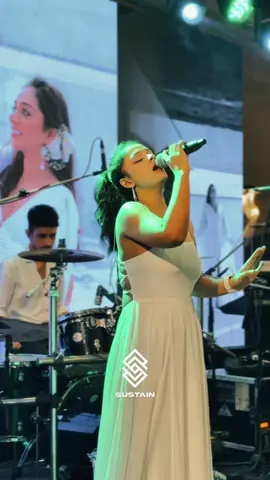 Does she need autotune ?  😌 #weddingband #sustainlk #Srilankawedding #srilankanwedding
