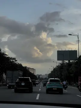 Đau buồn chẳng phải khi người quên tên anh …Xem thêm 