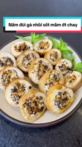 Món nấm đùi gà nhồi sốt mắm ớt cực kỳ đậm đà và ngon lại còn đẹp mắt nữa,Phần nhân mình cho thêm dầu mè nên rắt thơm và dễ nhồi không bị dính.Để làm món này mọi người nên mua loại nấm đùi gà cây to sẽ dễ làm hơn 😍 #DuongVuiVe #LearnOnTikTok #ancungtiktok #comchay #nauancungtiktok 