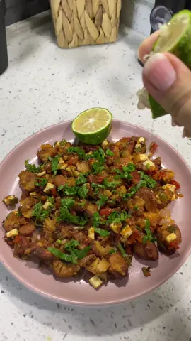 نصيحة ميمي 🍳✨ مو شرط كل يوم يكون فطوركم بيض أو أجبان بنفس الشكل، جربوا تغيّرون وتضيفون خضار أو جبن مشوي أو حتى طرق مختلفة بالتحضير! أهم شي يكون الأكل صحي ومتوازن ومناسب لنظامكم حتى بدون خبز 💪 هاشتاك: #نصيحة_ميمي #دايت_صحي #اكل_بدون_حرمان #فطور_صحي #ستايل_حياة_صحي