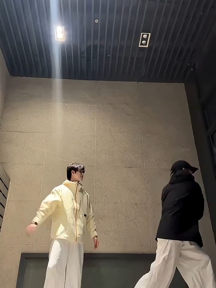 压力小曲 #dance #over#ダンス#踊ってみた#ダンスチャレンジ#踊りたい#KPOPダンス