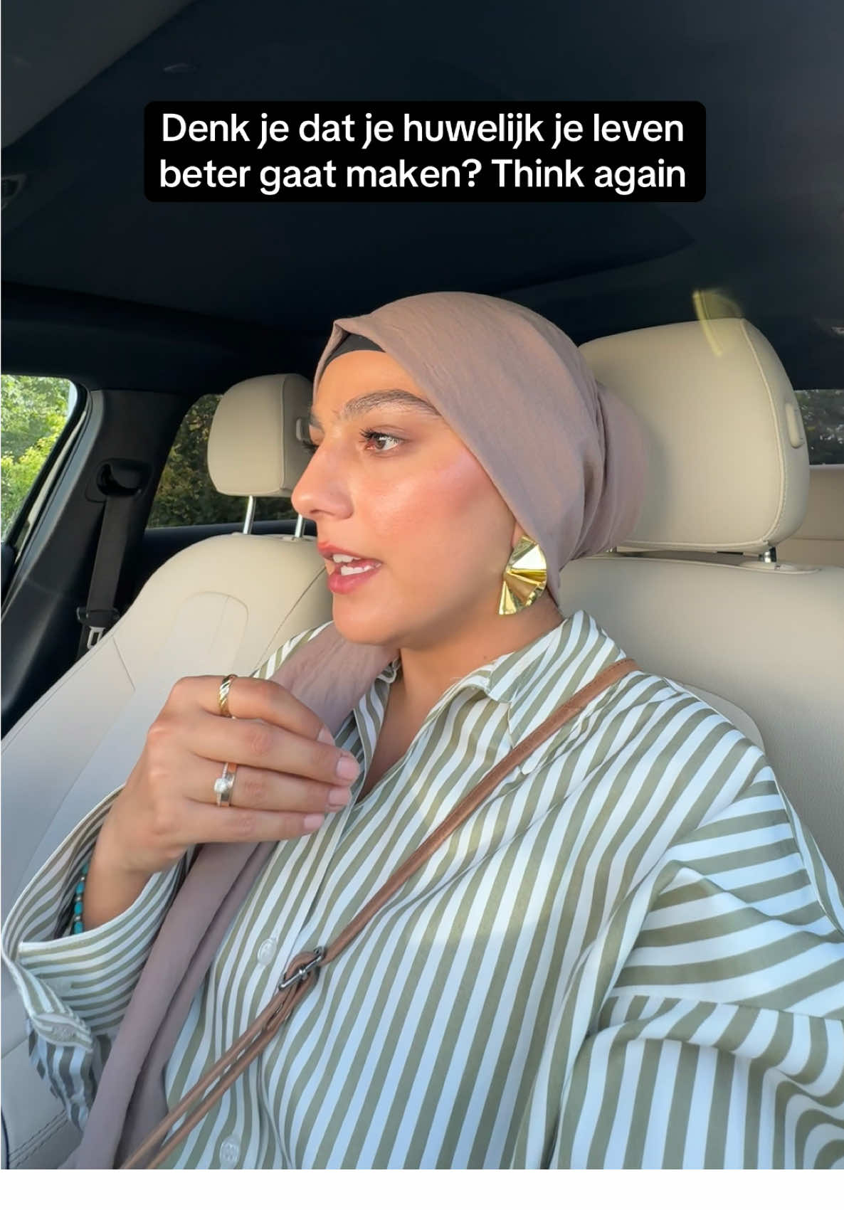 Een huwelijk = geen gouden ticket. Het is niet: ‘ik trouw, en mijn leven is geregeld’. Het is juist: ‘ik trouw, en nu moet ik dubbel zo hard werken om mijn visie waar te maken’. Maar met de juiste mindset en strategie kan je het wél. Wil je weten hoe je ondanks je huwelijk tóch je droomlifestyle neerzet? Drop een 🔑 hieronder.