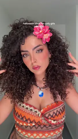 Halloween costume ideas for curly girls, look 4/10: MOANA 🌺🌊 #halloweenmakeup #halloweenlook #halloweenideas #halloweenlooks #curlyhair MOANA 