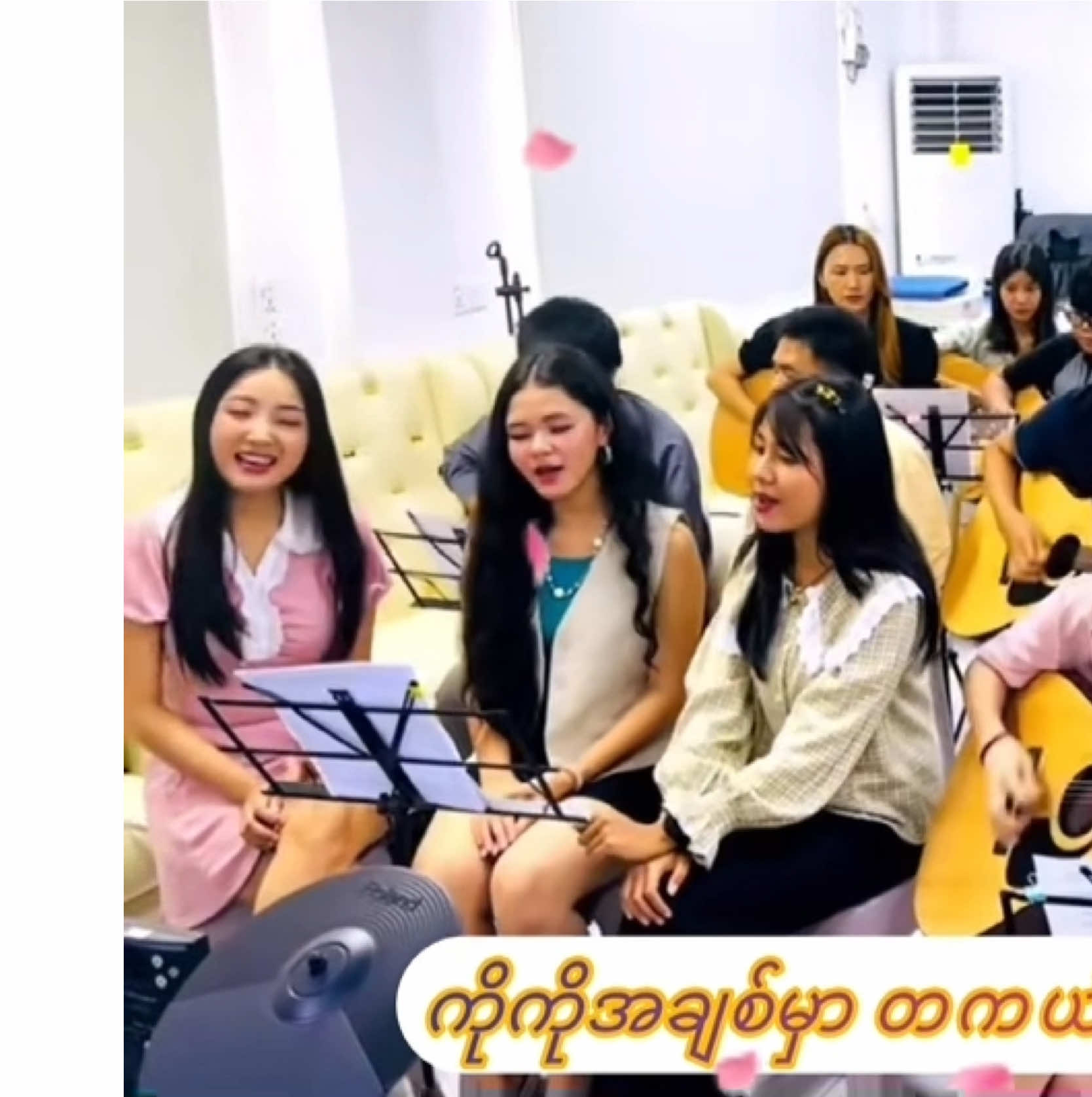 🥰😘ကိုကိုရေ...ရူးပြီ 😍❤️‍🔥🎵🎵🎵 #mkmusicschool #mkvoicemusicschool #foru #guitarclass #ကိုကိုရေရူးပြီ 