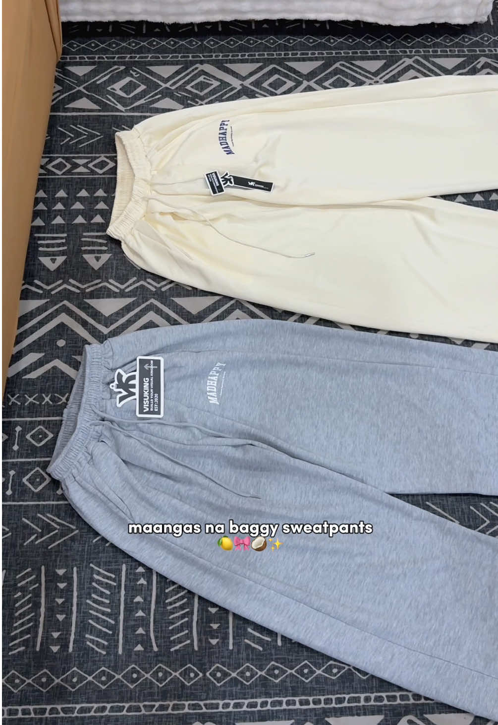 grabee naman sa 1M/10 na quality!😭🤌🏻 #baggypants #unisexpants #sweatpants #widelegpants #fyp 