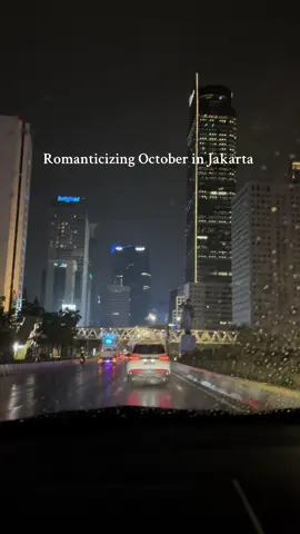 Jakarta, hujan, dan lampu kota —
