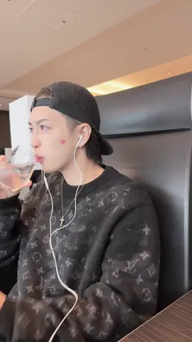 お水飲んでるんだってば