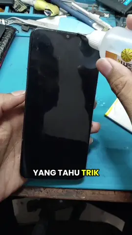 kerjaan jadi cepet beresss😍😍👌 #displayfixing #gluebreaker #teknisihp #servishp #teknisiprofesional 