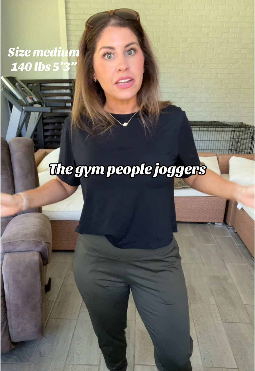 These joggers are the softest, the best and a birdie on the street told me that pet hair does not stick to them! @THE GYM PEOPLE US #outdoorfun #tiktokshopblackfriday #tiktokshopcybermonday #womensfashion #joggers 