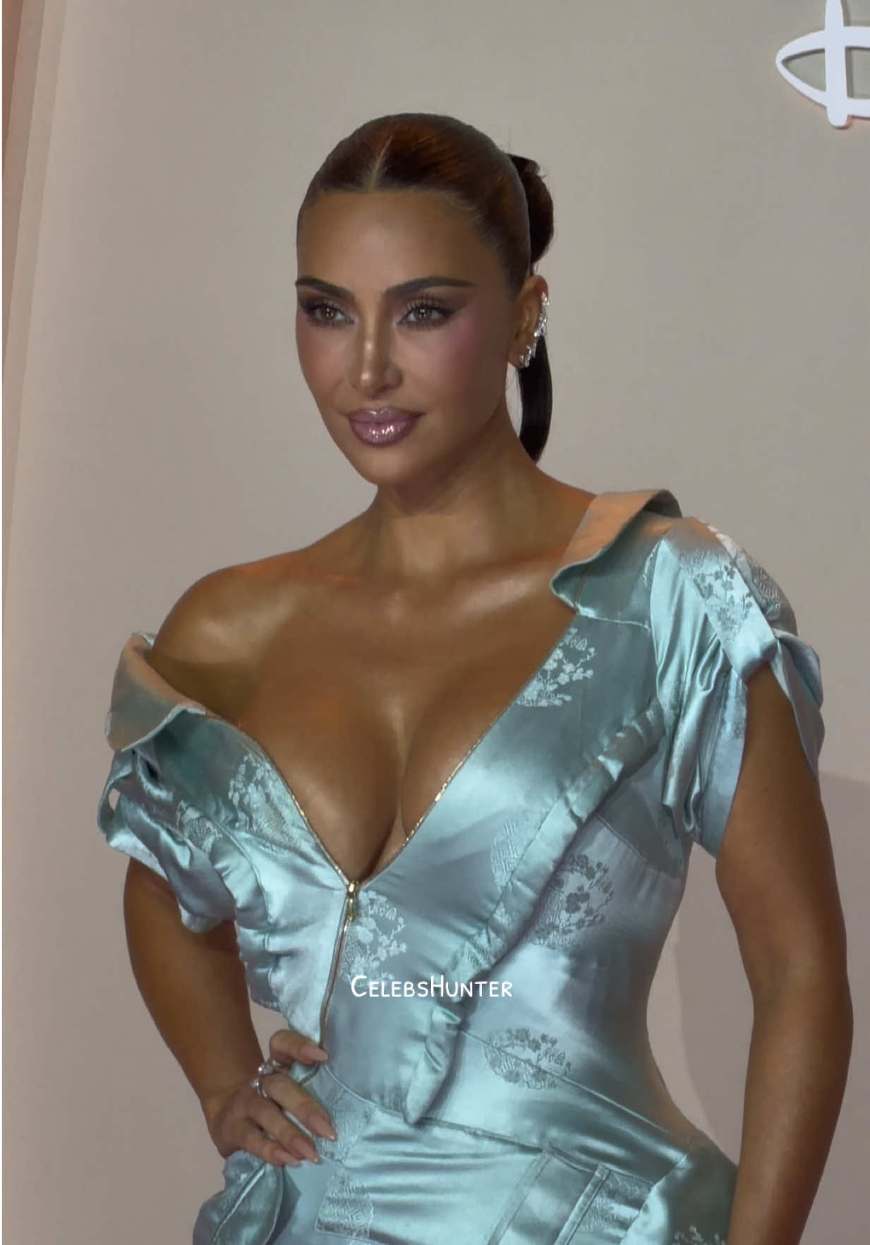 Kim Kardashian just showed up at the Paris premiere of her new series All’s Fair!   #Kardashian #Paris #AllsFair #kimkardashian 