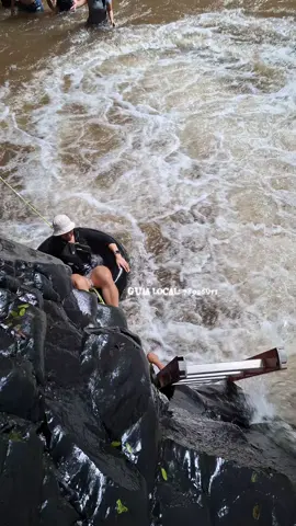 Compartíamos la aventura que vivimos con @Nomadastoursv ⛰ . !!!!!solo es la mitad de la aventura.  ¡¡¡¡. 🤙🏞🇸🇻💦🌀📍💨✨️. 📍Cascada El Caracol,  Nahuizalco,  Sonsonate,  El Salvador.  🇸🇻 . . . #elsalvadortravel #cascadasmagicas #nature #aventura #guiadeturismo 