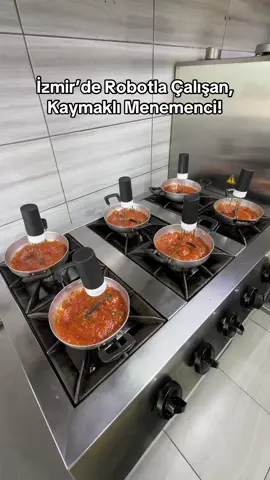 İzmir’de Robotla Çalışan Menemenci 🥳 Ustaların yerini alan Robotlarımız ile artık çok hızlıyız 😎 5 dakika’da el değmeden 6 porsiyon menemenimiz hazır 🙏🏻 Ücretsiz İşbirliği #beyturan #yemek #robot #kaymaklımenemen #menemen