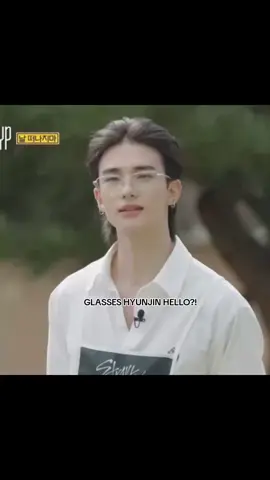 HE IS SO FINE I CANT  #hwanghyunjin #hyunjin #viral #perte #fyp 