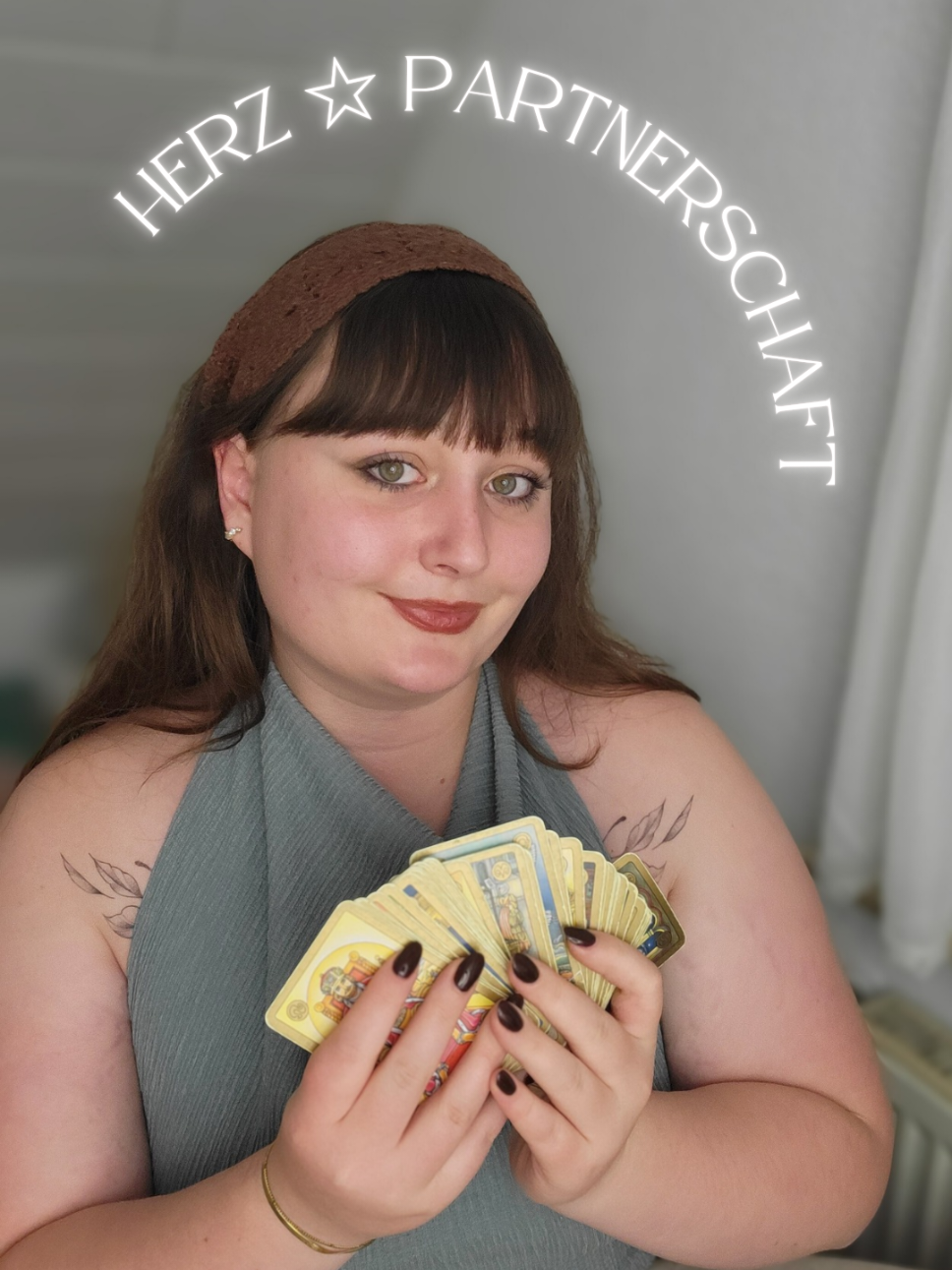 ✨️Dankeschön-Aktion✨️ Bis zum 31. Oktober: Wenn du jemanden empfiehlst, der bei mir eine Session bucht, erhältst du als Dankeschön 50 % Rabatt auf deine nächste Session.  (Jede Empfehlung zählt - pro gebuchter Person sicherst du dir den Rabatt für eine weitere Sitzung, aber nur wenn du schon mind. eine Sitzung bei mir hattes). Buche eine Session bei mir Link in der Bio. Ich verbinde Coaching mit Tarot, um dir Klarheit, Heilung und neue Perspektiven zu schenken. In meinen kollektiven Readings, Reflexionen und Videos findest du Impulse, die dich auf deinem Weg stärken. #TarotCoaching #SpirituelleReise #KollektivesReading #kartenlegen  #Tarot