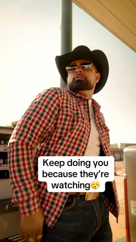 Don’t let anyone hold you back from doing you, let them keep crashing out while you cash out. Midland, Texas I’ll see you in two days at the venue at Live Oak for the West Texas blowout 💪🏽🤠 #motivation #winning #keepgoing #louiethesinger #fyp 
