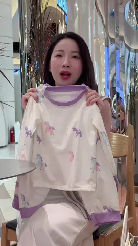 Hình như cứ đồ bộ là tiện nhất bố mẹ ạ, con mặc mềm mại mà đỡ phải nghĩ ngợi phối đồ ạ #thoitrang #quanaothudong #mesanoi #viral 