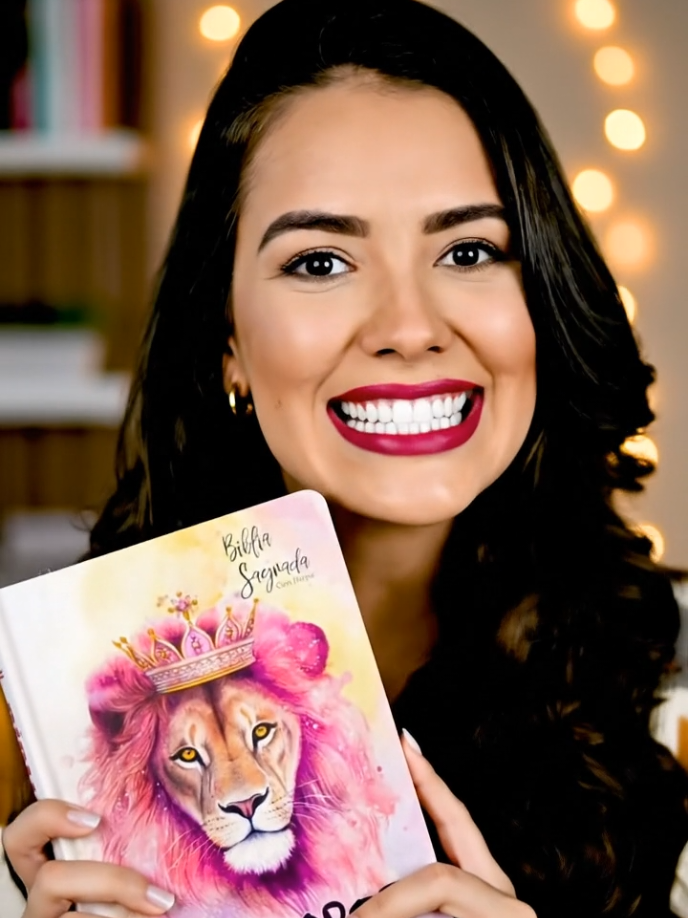 Essa bíblia é muito linda, clique no carrinho laranja para garantir a sua #louvor #biblia #versiculisdodia #versiculosbiblicos 
