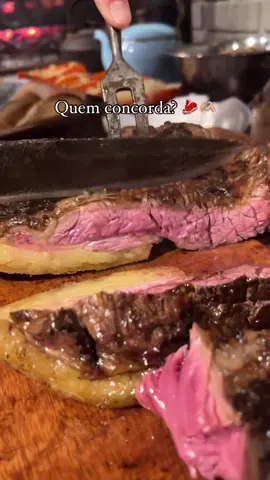 Me diz uma coisa… churrasco não tinha que ser que nem café? Quando tu chega, já tem alguém te oferecendo? #churrasco 