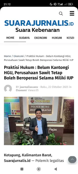 Ketapang, Kalimantan Barat, Suarajurnalis.id — Polemik legalitas operasional perusahaan kelapa sawit kembali mencuat di tengah maraknya konflik agraria di Kabupaten Ketapang. Isu beroperasinya perusahaan tanpa Hak Guna Usaha (HGU) menjadi perdebatan publik. Namun, pakar hukum menegaskan bahwa selama perusahaan memiliki Izin Usaha Perkebunan (IUP) yang sah, kegiatan operasional tetap diperbolehkan menurut aturan yang berlaku. Praktisi Hukum, Jakaria Irawan, SH, MH, menjelaskan bahwa ketentuan hukum mengenai kewajiban kepemilikan HGU dan IUP telah mengalami perubahan melalui Putusan Mahkamah Konstitusi (MK) Nomor 138/PUU-XIII/2015. “Undang-Undang Nomor 39 Tahun 2014 tentang Perkebunan Pasal 42 awalnya menyebutkan syarat berkebun cukup dengan memiliki IUP atau HGU. Namun, setelah putusan MK tahun 2015, syarat itu berubah menjadi harus memiliki IUP dan HGU,” ujar Jakaria, Rabu (22/10/2025). Meski demikian, Jakaria menegaskan bahwa putusan MK tersebut tidak berlaku surut. Artinya, perusahaan yang IUP-nya diterbitkan sebelum tahun 2015 tetap sah secara hukum untuk beroperasi meski HGU-nya belum selesai diterbitkan. “Perlu dipahami, penerbitan HGU bukan proses yang cepat. Setelah izin lokasi (Ilok) dan IUP diterbitkan, barulah proses menuju HGU dijalankan. Jadi, selama IUP masih berlaku dan belum dicabut, maka kegiatan operasional perusahaan tetap legal,” tegasnya. Menurut Jakaria, perusahaan yang sudah memperoleh IUP umumnya telah menyelesaikan kewajiban kepada masyarakat pemilik lahan, termasuk pembayaran ganti rugi atau ganti untung, sebelum izin tersebut dikeluarkan. Sehingga, hak atas lahan telah beralih secara hukum kepada perusahaan. Namun, ia juga menyoroti munculnya konflik agraria akibat banyaknya Surat Kepemilikan Tanah (SKT) yang diterbitkan oleh pemerintah desa di atas lahan yang sudah masuk wilayah izin perusahaan. “Ada kasus di mana SKT yang terbit mencapai 16.000 hektare, padahal luas lahannya hanya 7.200 hektare. Ini aneh dan patut dipertanyakan legalitasnya. SKT seperti ini justru memperkeruh situasi dan memperlambat proses HGU,” kata Jakaria. Dampak dan Penertiban SKT Pemerhati perkebunan Kartono juga menilai bahwa ketidaktertiban administrasi SKT menjadi akar panjang persoalan agraria di sektor kelapa sawit. Ia mendesak pemerintah daerah dan Badan Pertanahan Nasional (BPN) untuk menertibkan penerbitan SKT yang tumpang tindih. Menurutnya, perlu kejelasan sejak awal apakah lahan yang diklaim masyarakat termasuk Areal Penggunaan Lain (APL) atau kawasan hutan. “Kalau lahan APL, penyelesaiannya menjadi ranah BPN setelah proses dengan masyarakat. Tapi kalau kawasan hutan, ranahnya berada di Kementerian Lingkungan Hidup dan Kehutanan,” terang Kartono. Ia menambahkan, masyarakat juga harus bisa menunjukkan bukti kepemilikan yang sah secara hukum, seperti SHM, girik, atau pengakuan adat yang diakui negara. “Kalau tidak bisa, berarti yang mereka miliki bukan tanahnya, tapi hanya tanaman atau bangunannya. Lahan itu bisa jadi milik negara,” ujarnya. Sementara itu, Mashuri, salah satu pengusaha sawit di Ketapang, memastikan bahwa perusahaan yang beroperasi di daerahnya tetap berkomitmen pada kepatuhan hukum dan regulasi. “Kami taat pada aturan dan tidak mungkin beroperasi tanpa dasar hukum. Banyak perusahaan memang masih menunggu proses HGU, tapi semua telah memiliki IUP yang sah,” ujar Mashuri. Ia menilai bahwa kepastian hukum harus diimbangi dengan komunikasi dan pemahaman yang baik antar pihak, agar tidak terjadi kesalahpahaman di lapangan. “Penyelesaian masalah harus dilakukan secara konstitusional dan elegan, bukan dengan aksi pendudukan atau provokasi yang justru merugikan semua pihak,” tambahnya. Kasus belum selesainya penerbitan HGU bagi sejumlah perusahaan sawit di Ketapang memperlihatkan kompleksitas hukum agraria di Indonesia. Selama aturan belum tuntas dan administrasi pertanahan belum tertib, konflik serupa akan terus berulang.  #ketapangkalbar #fypシ゚viral🖤tiktok #konfliklahan #suarajurnalis 