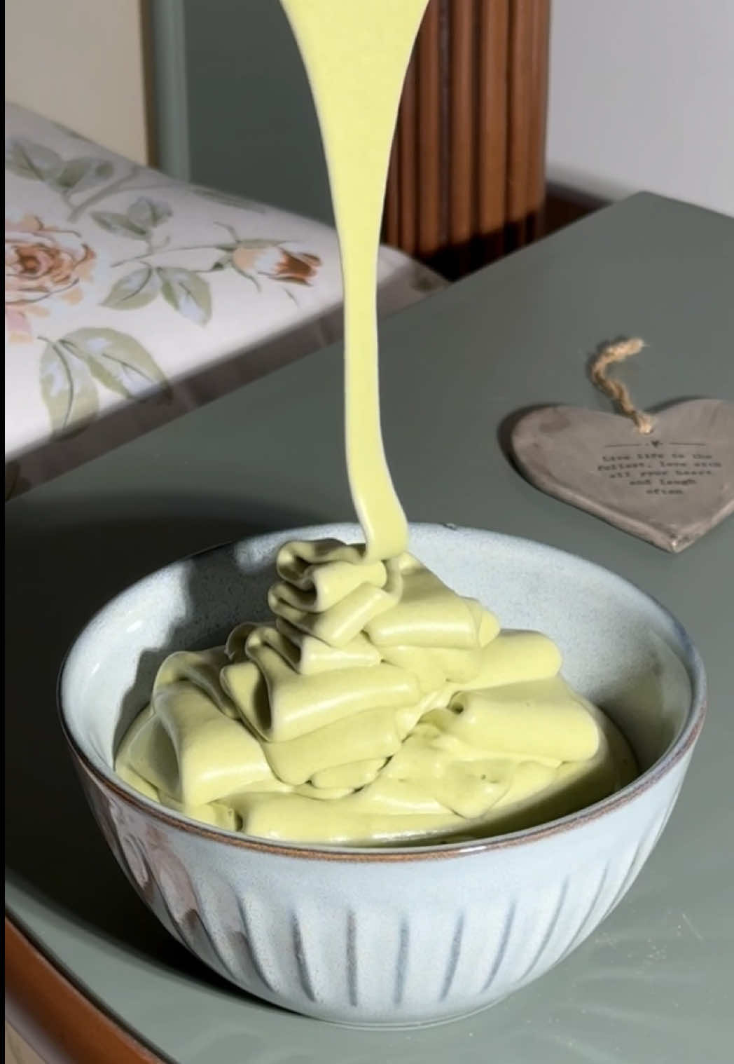 الرد على @inoor82.bh  طريقة القوام هذا : كميه موزونه من سدر بلو كيرلز + ماء،  بمضرب الكيك وبسس يجهز 😮‍💨💙💙💙