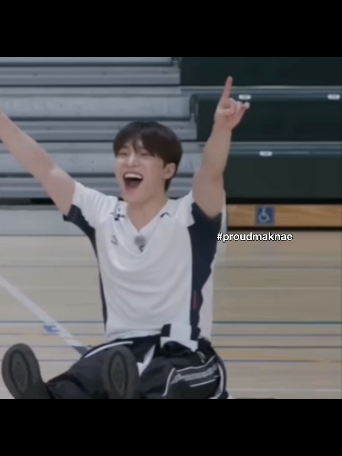 dino... aku tau km lebi tua tapi.. ADEKKKK<333 #dino #leechan #dinoseventeen #seventeen #seventeen17official #saythename_17 #seventeenedit #dinoedit #goingseventeen #gose #goseedit #4u #dinoedit #leechanedit 