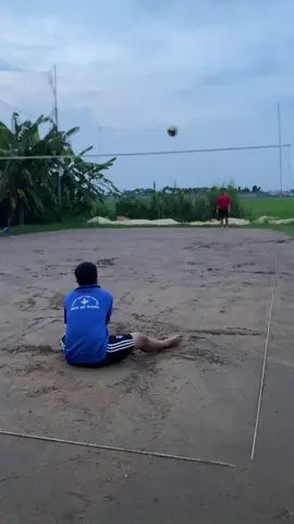 Tai biến cũng đi đánh banh nữa #bongchuyen #taibienmachmaunao #volleyball 