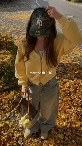 simple fall outfit inspo💛🍂 #streetwear #fallfashion #outfitinspo 