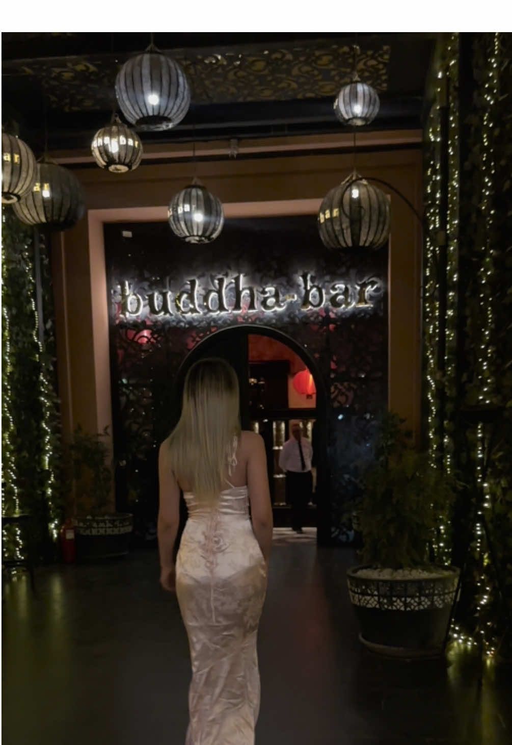 Elegance with a side of dominance yum💋 #dinnershow#morroco#holidayoutfit#bosswomen#buddhabar