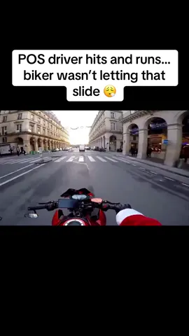 Motorcyclist chases after hit & run driver 🚨💨 #hitandrun #instantjustice #motorcyclechase #roadkarma #dashcam  