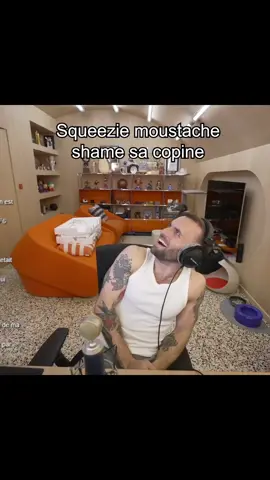 Squeezie moustache shame sa copine