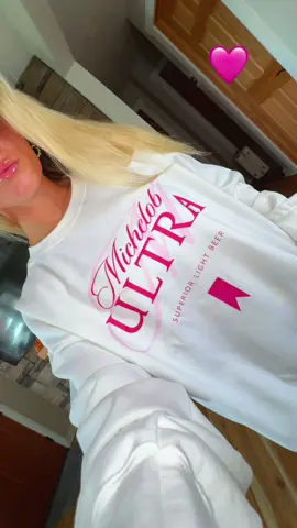 such a cute design🩷 #ultra #michelobultragirl #michelobeultra #crewneck #pinkaesthetic 