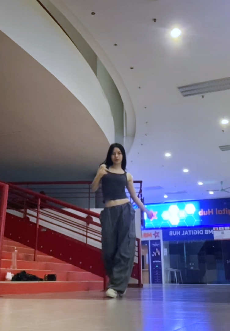 can we bring this trend back pls 😩🙌🏻 @LISA #tomboydancechallenge #tomboydance #lisa #tomboy #dance 