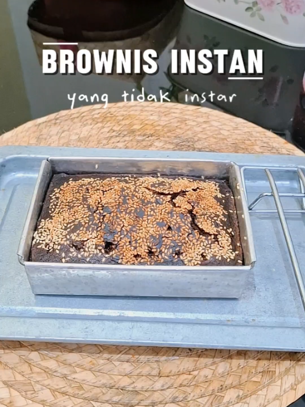 Beneran enak tepung brownis instan dari Haan ini, karna manisnya pas, gak kemanisan kaya akuu 😭 nyesel cuma beli 1, tau gitu beli 10 ah.. #homecooking #homeliving #dapurminimalis #irtproduktif #masakansimple 